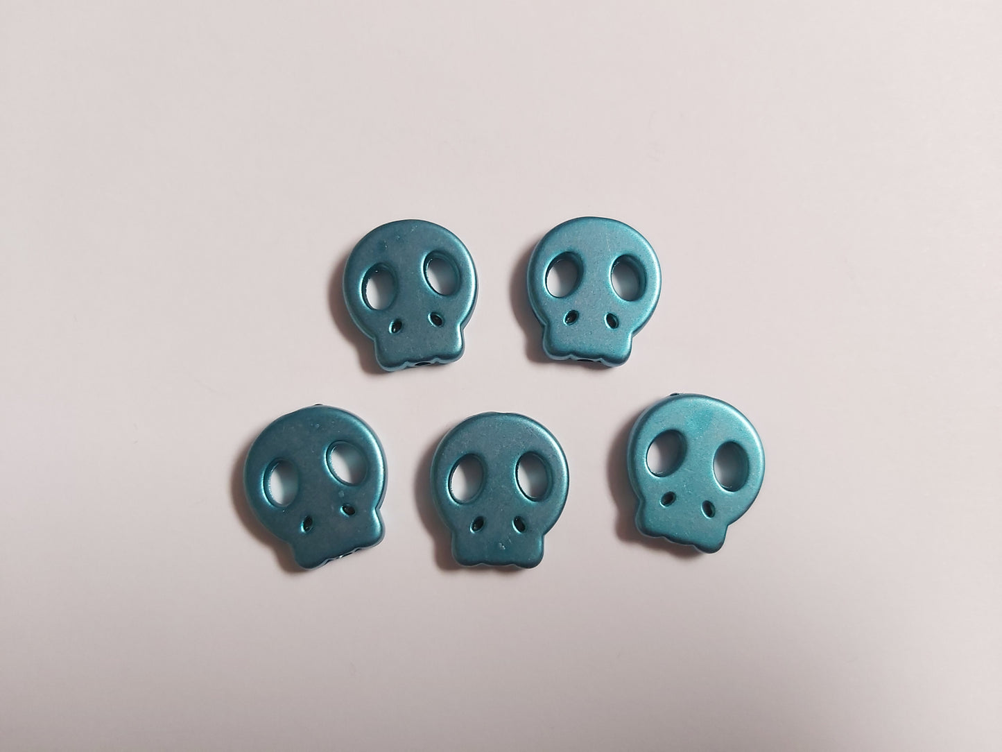 21mm metallic acrylic skull beads - blue