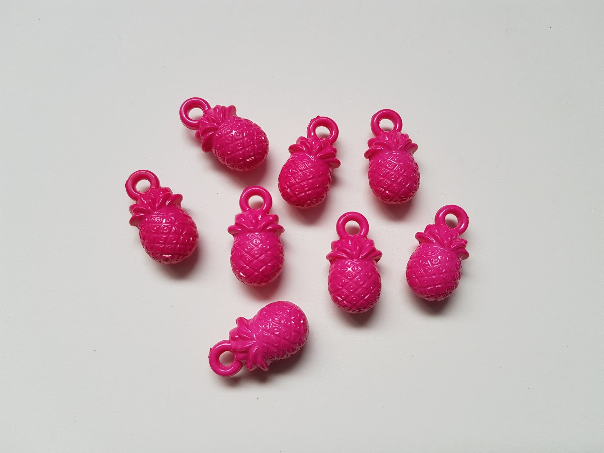 23mm acrylic pineapple pendants - bright pink 