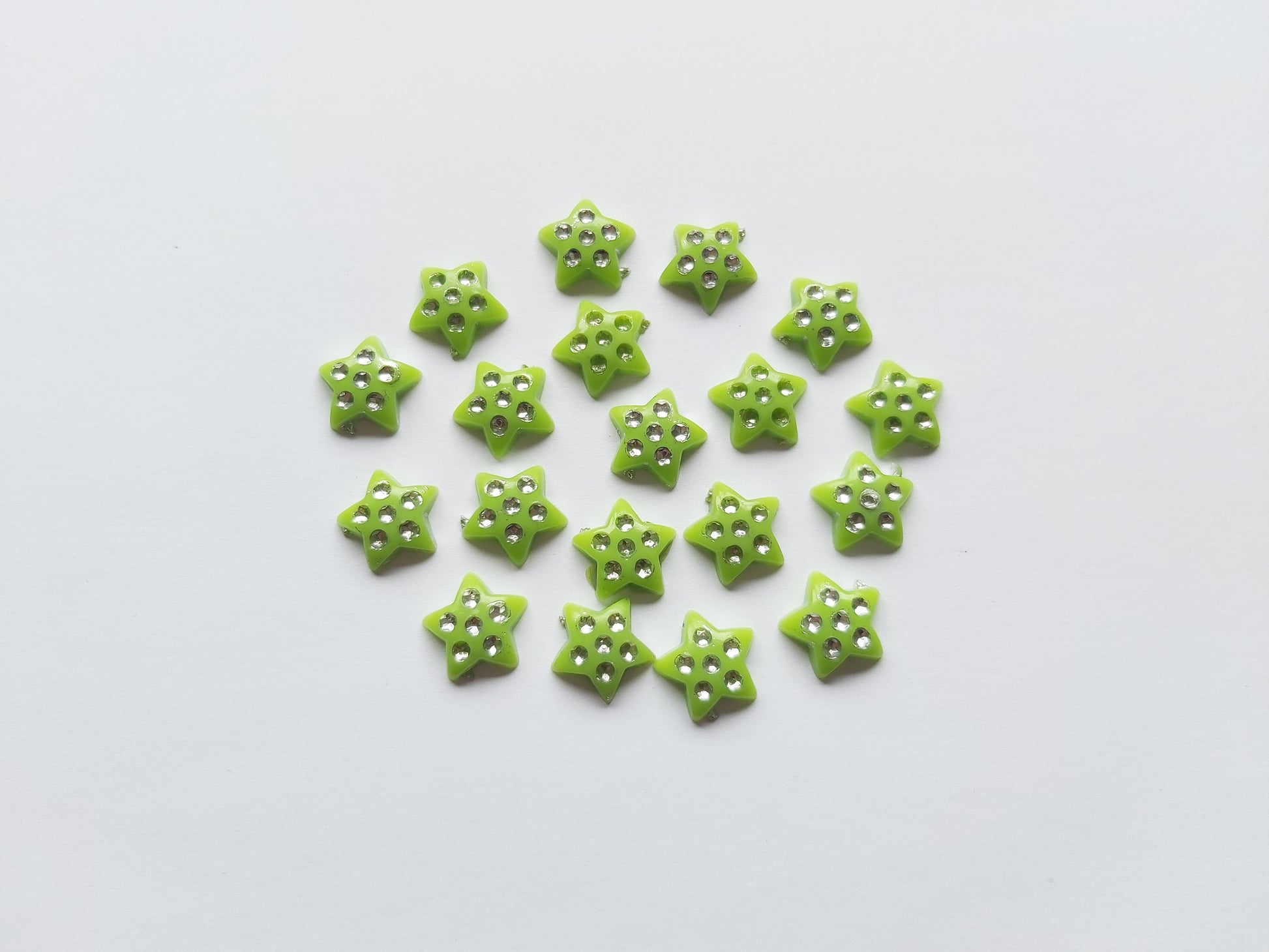 11mm acrylic star cabochons - bright green 