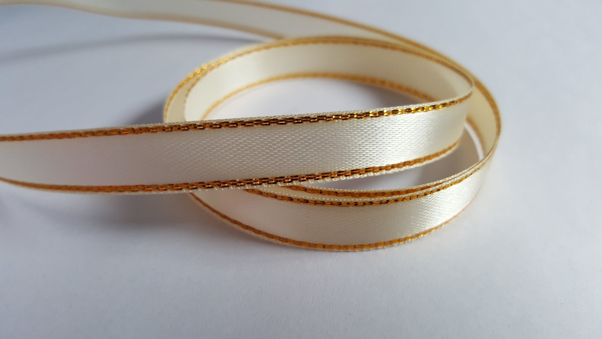 3m gold-edged satin ribbon - 10mm - cream