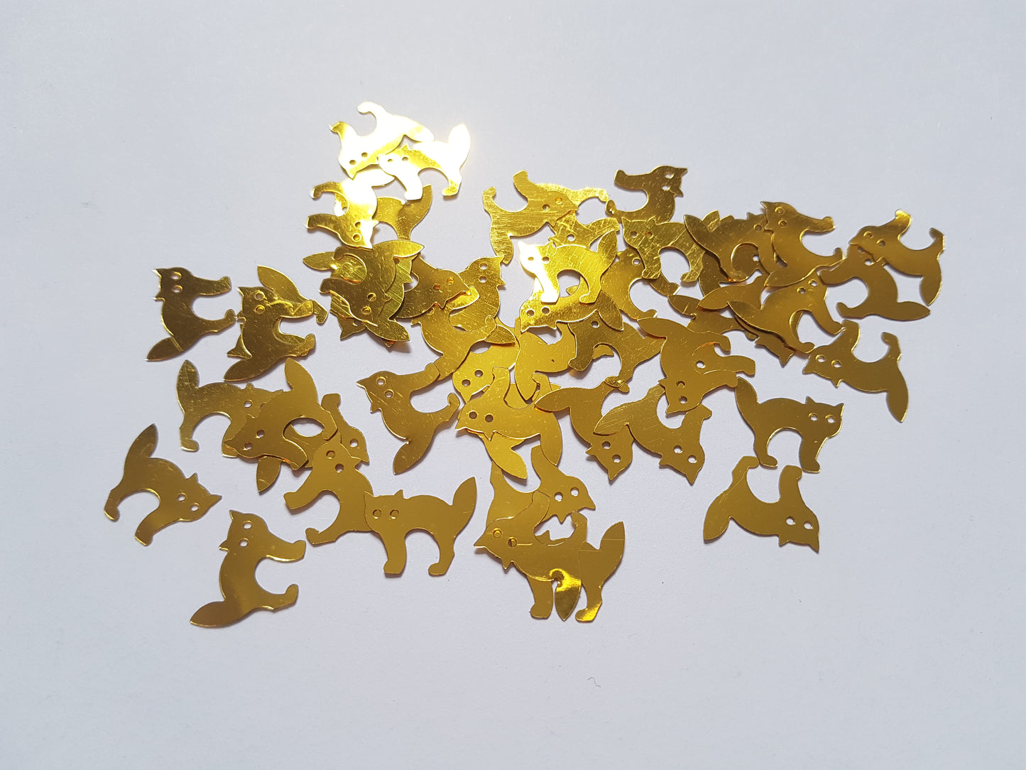 16mm cat sequins - gold