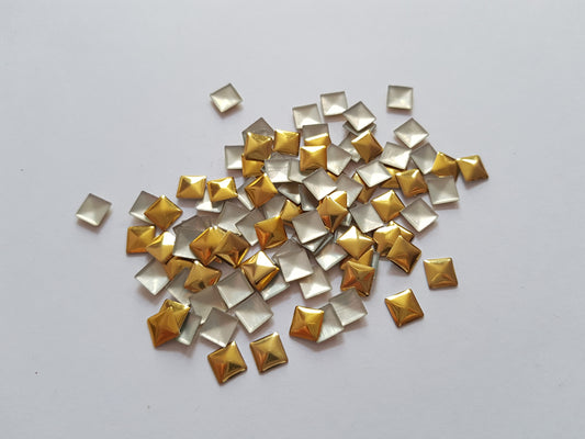 7mm square studs - gold 