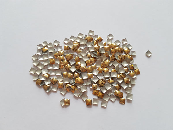 3mm square studs - gold