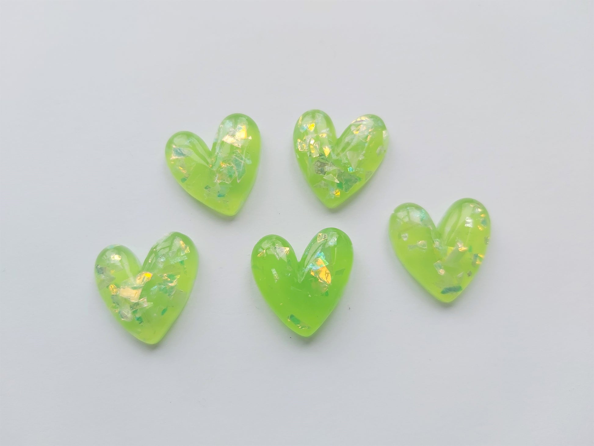 20mm sparkle resin heart cabochons - green