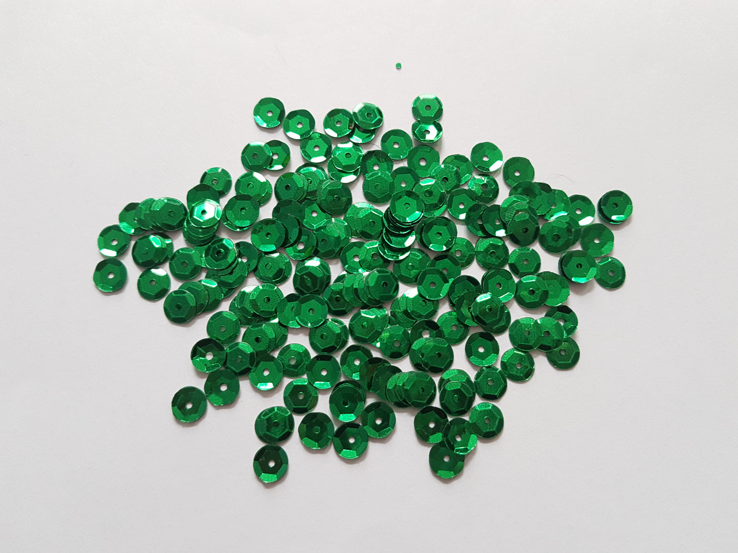 7mm cupped round sequins - green