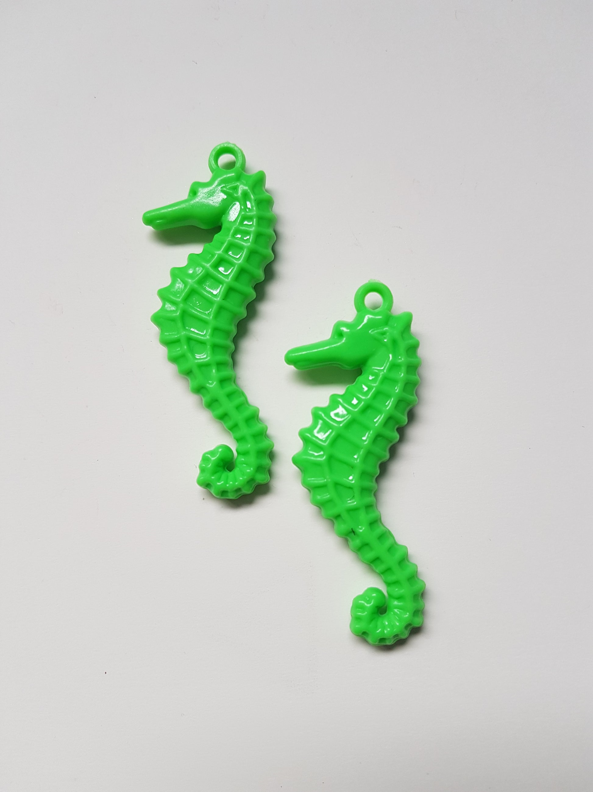 60mm acrylic seahorse pendants - green