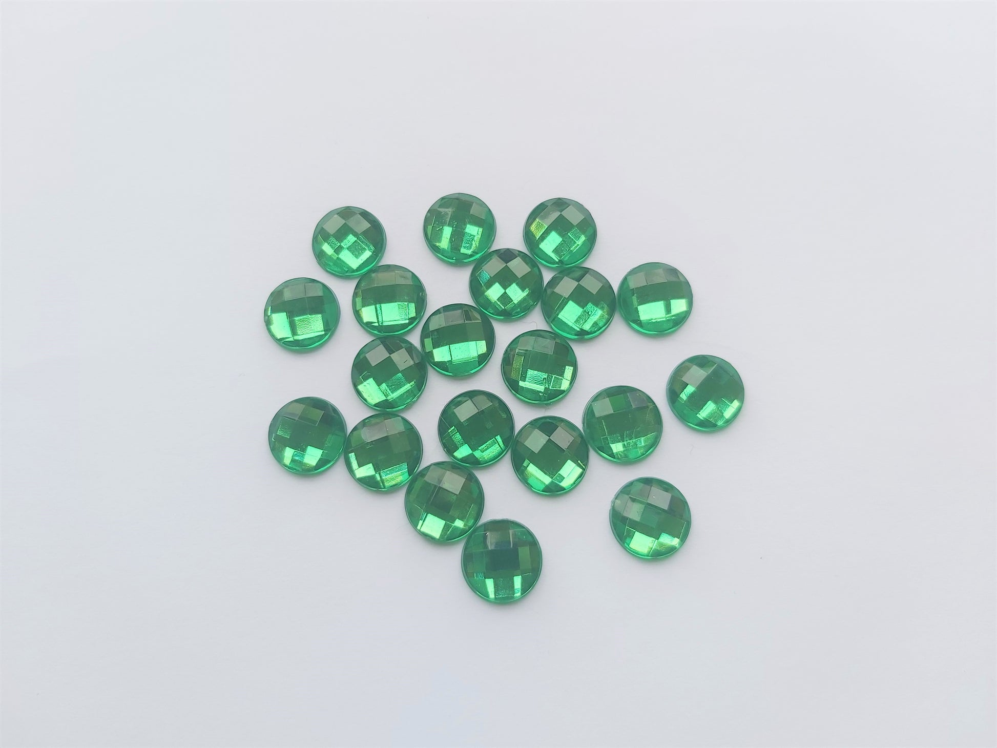 10mm acrylic rhinestones - faceted round - green