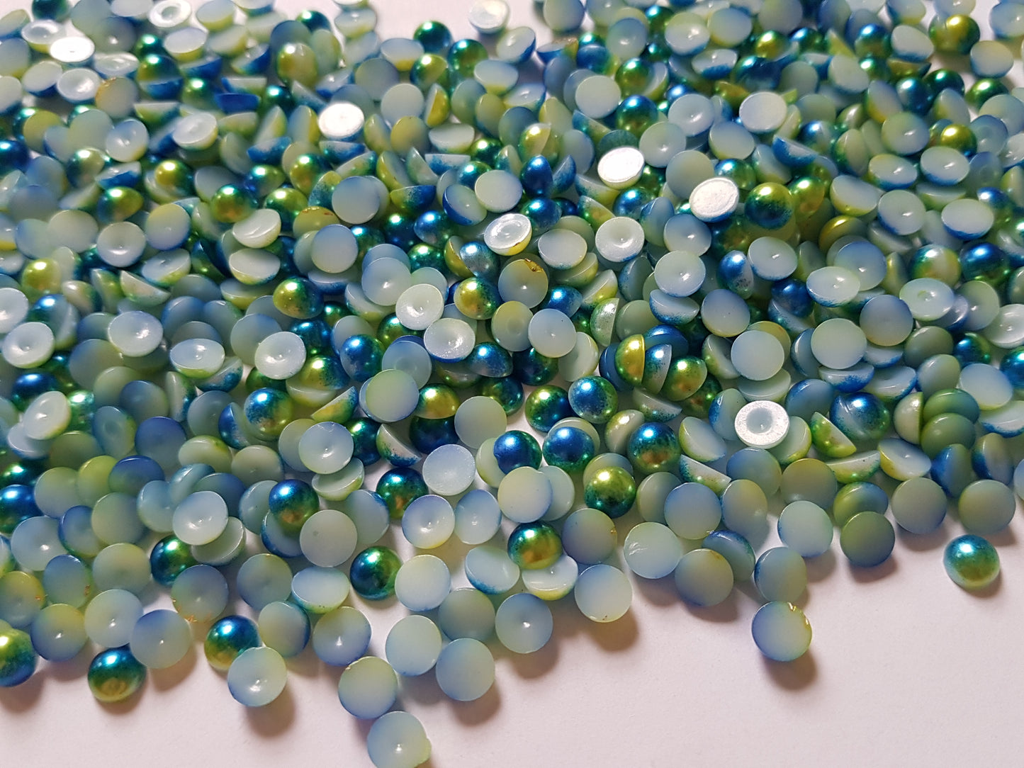 6mm 2-tone acrylic pearl cabochons - green/blue