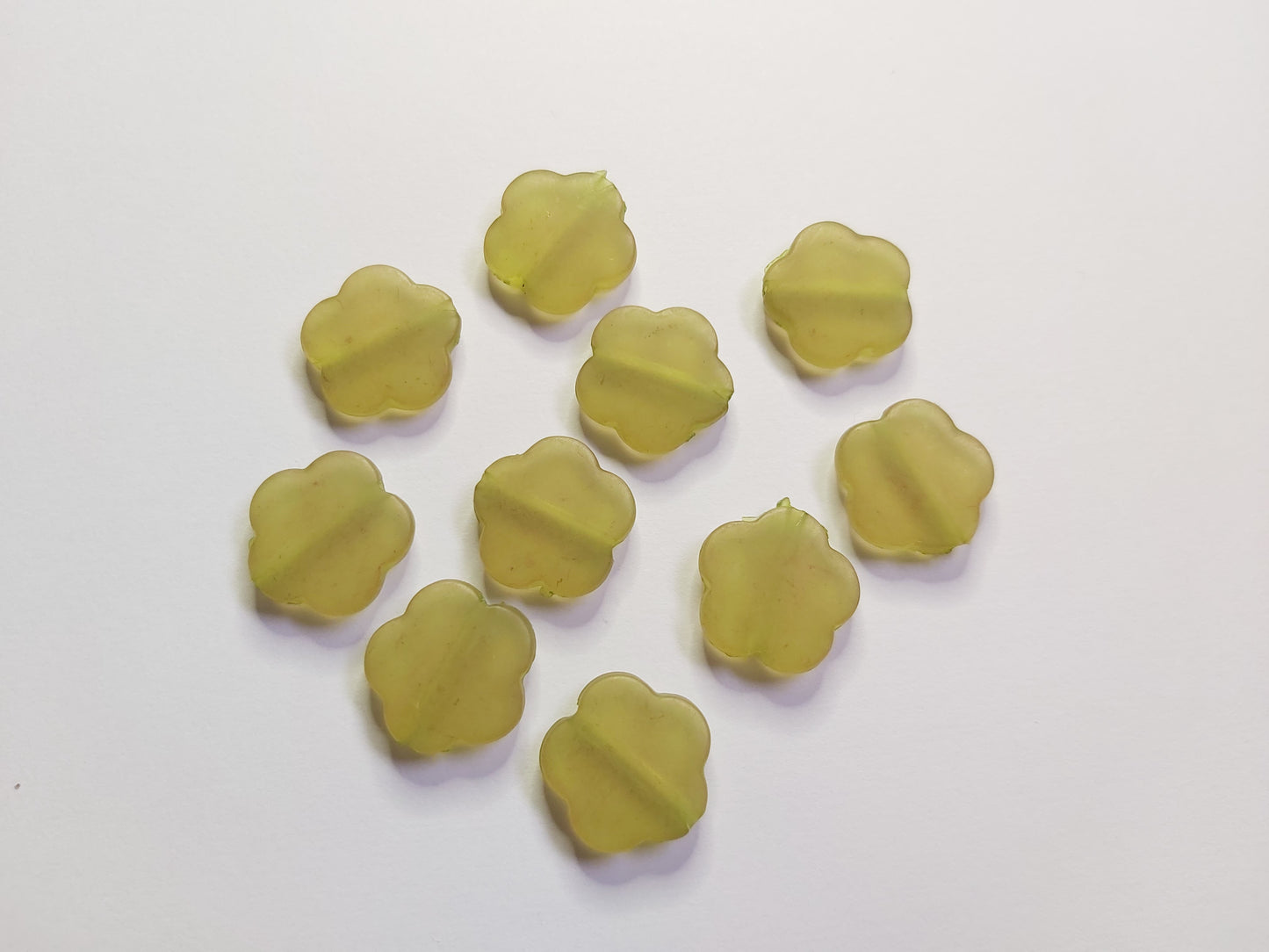 18mm frosted acrylic flower beads - green