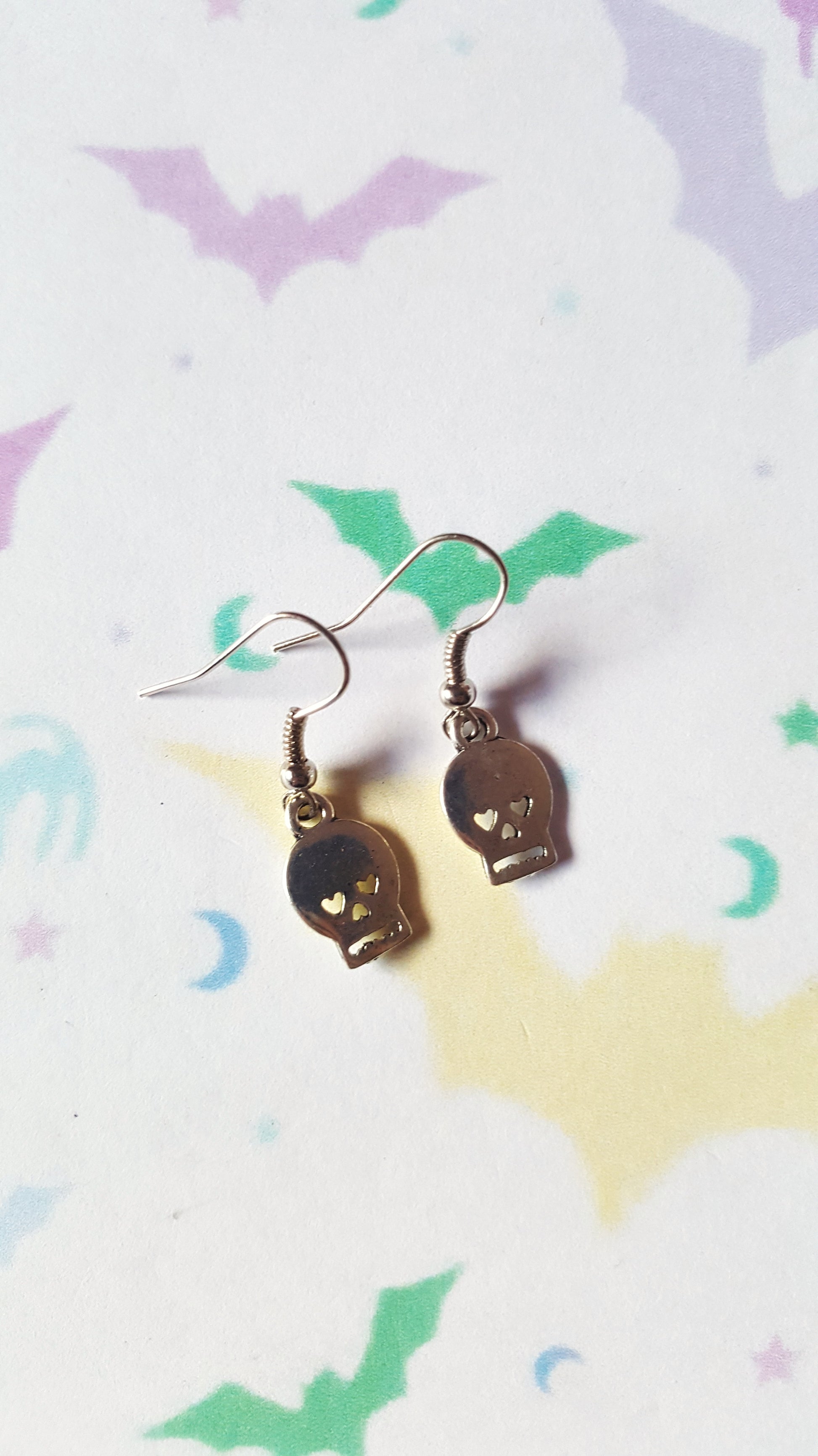 skull earrings