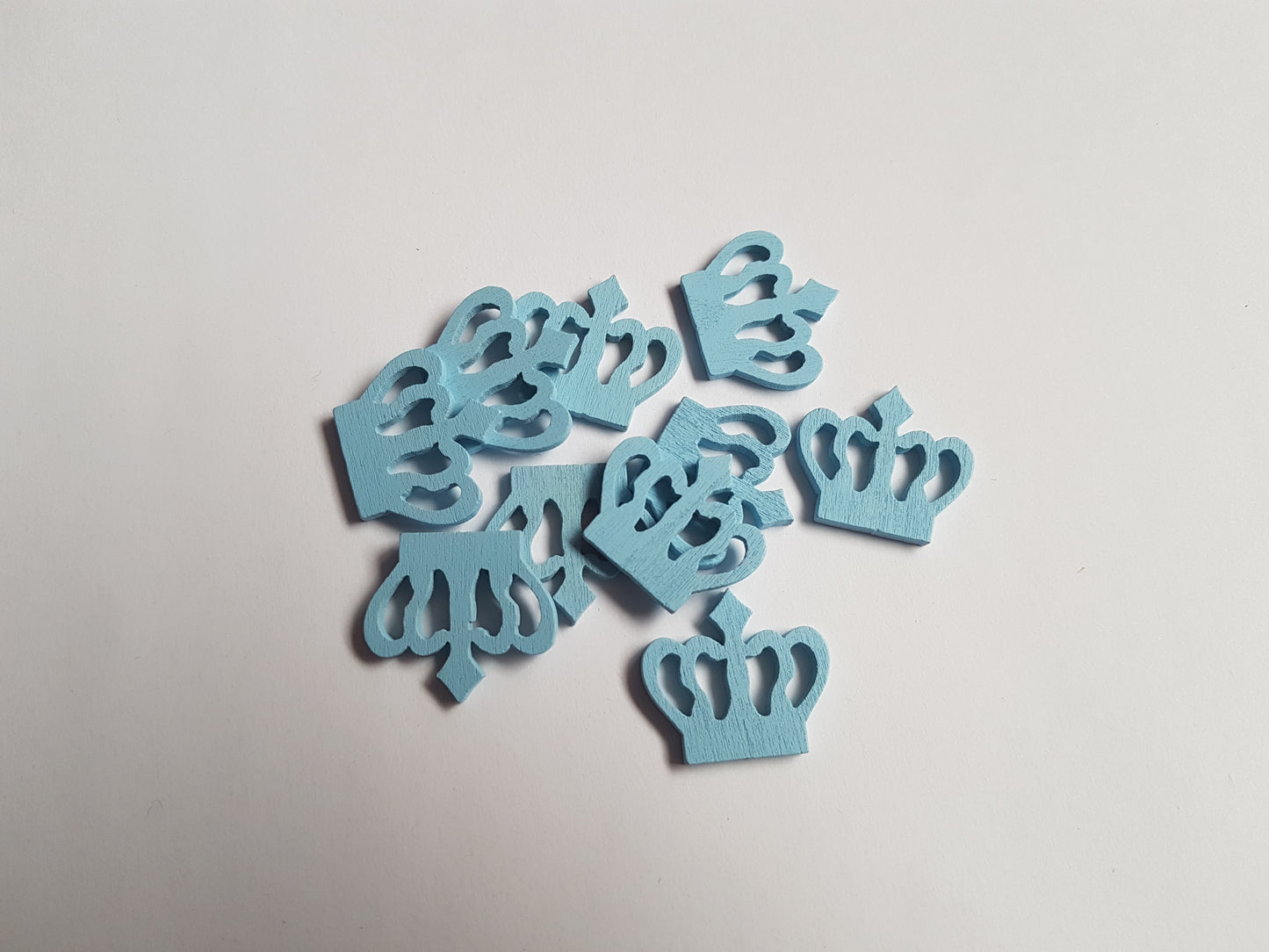 23mm wooden crown shapes - pale blue