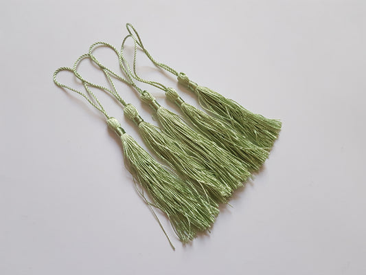 13.5cm tassels - pale green