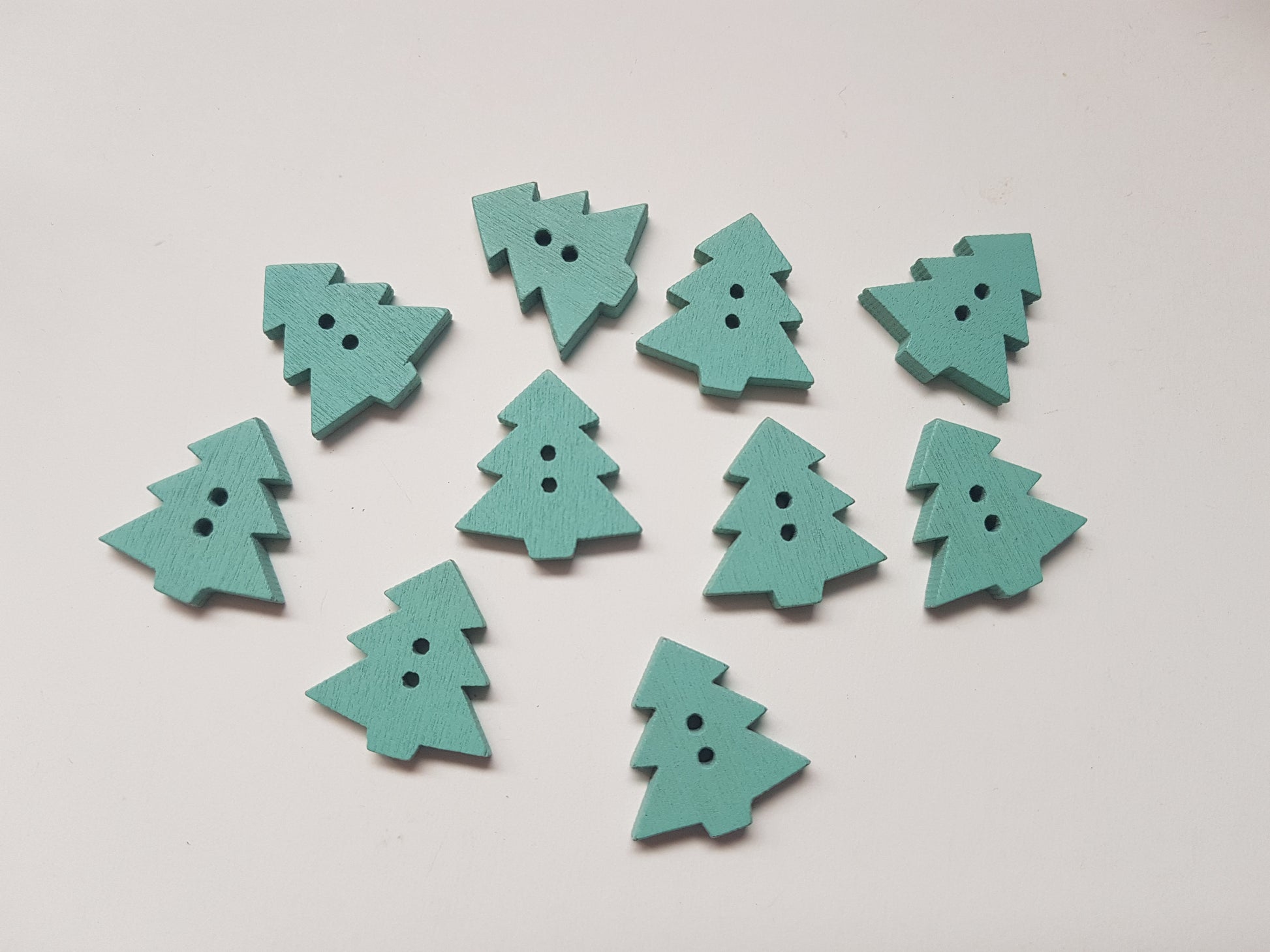 23mm wooden christmas tree buttons - pale green