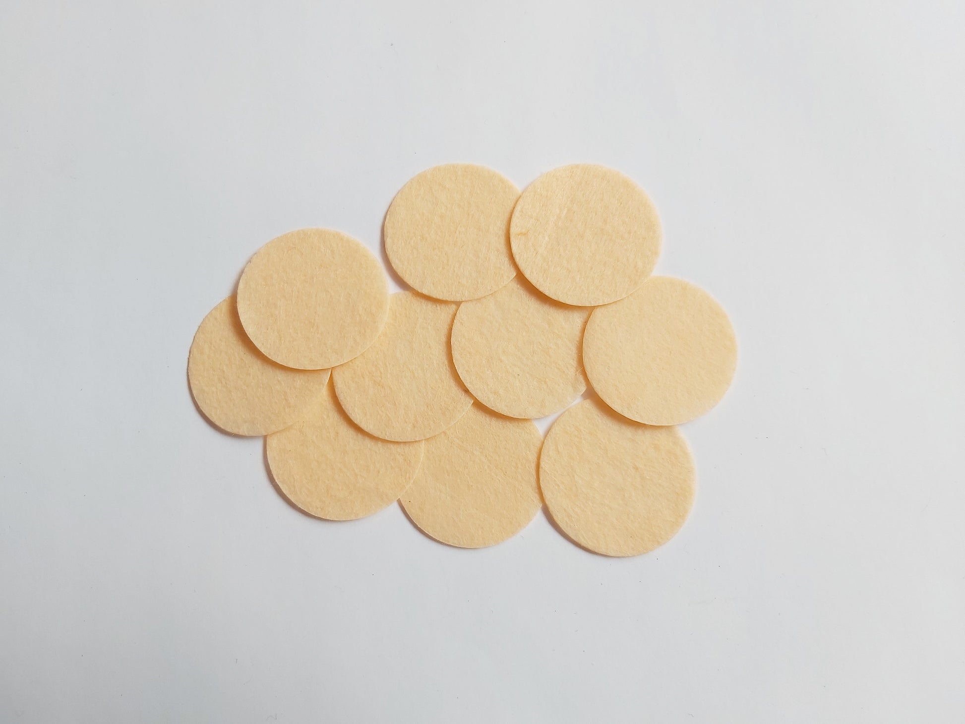 40mm felt circles - peach