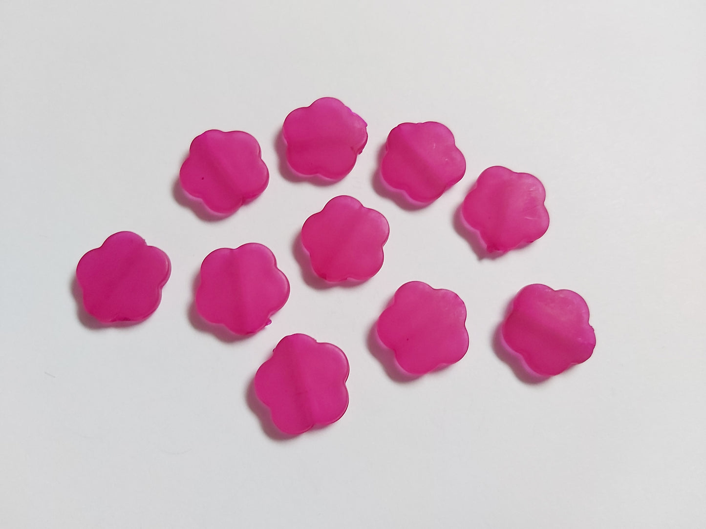 18mm frosted acrylic flower beads - bright pink 