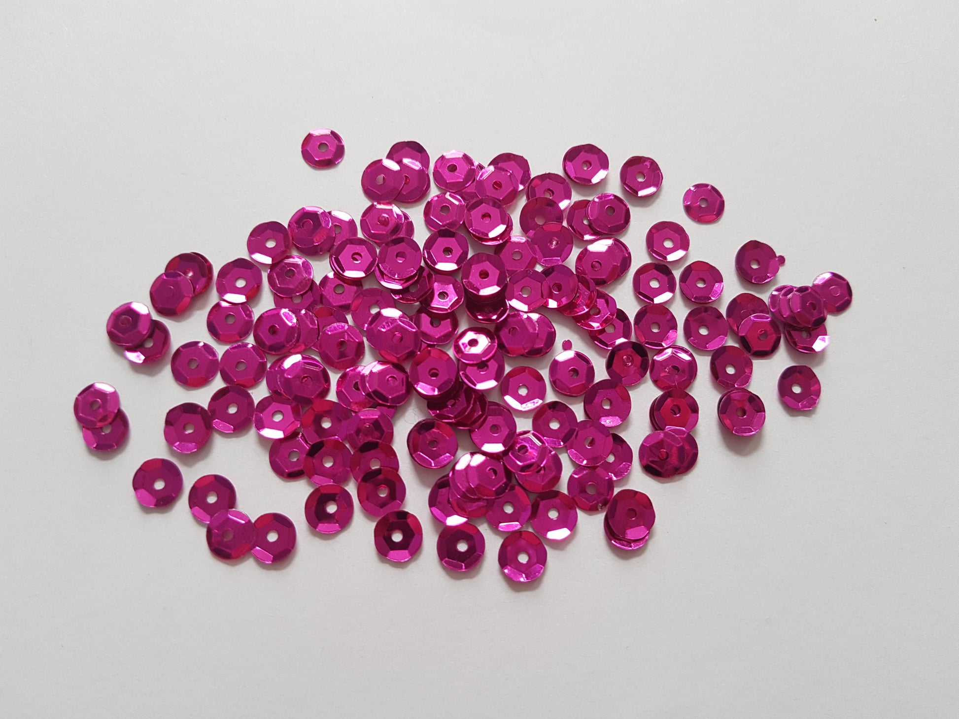 7mm cupped round sequins - pink