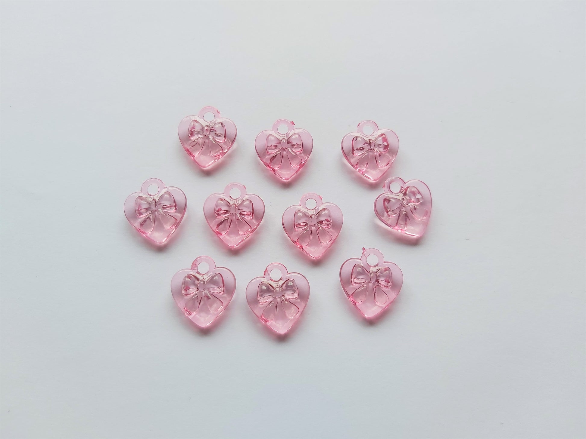 17mm acrylic heart pendants - bow design - pink