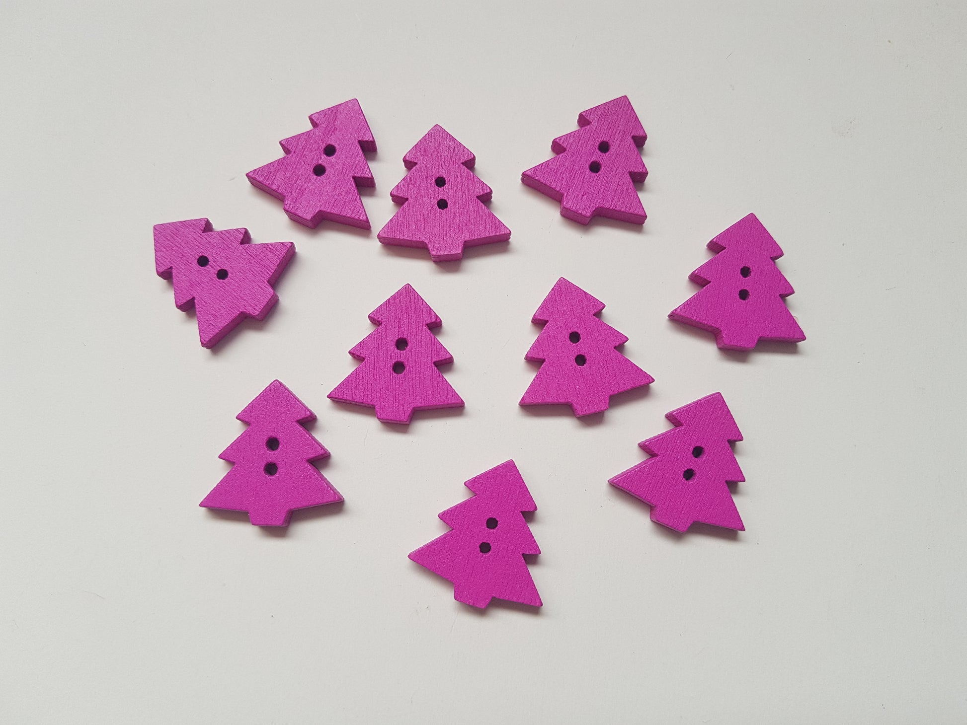 23mm wooden christmas tree buttons - pink