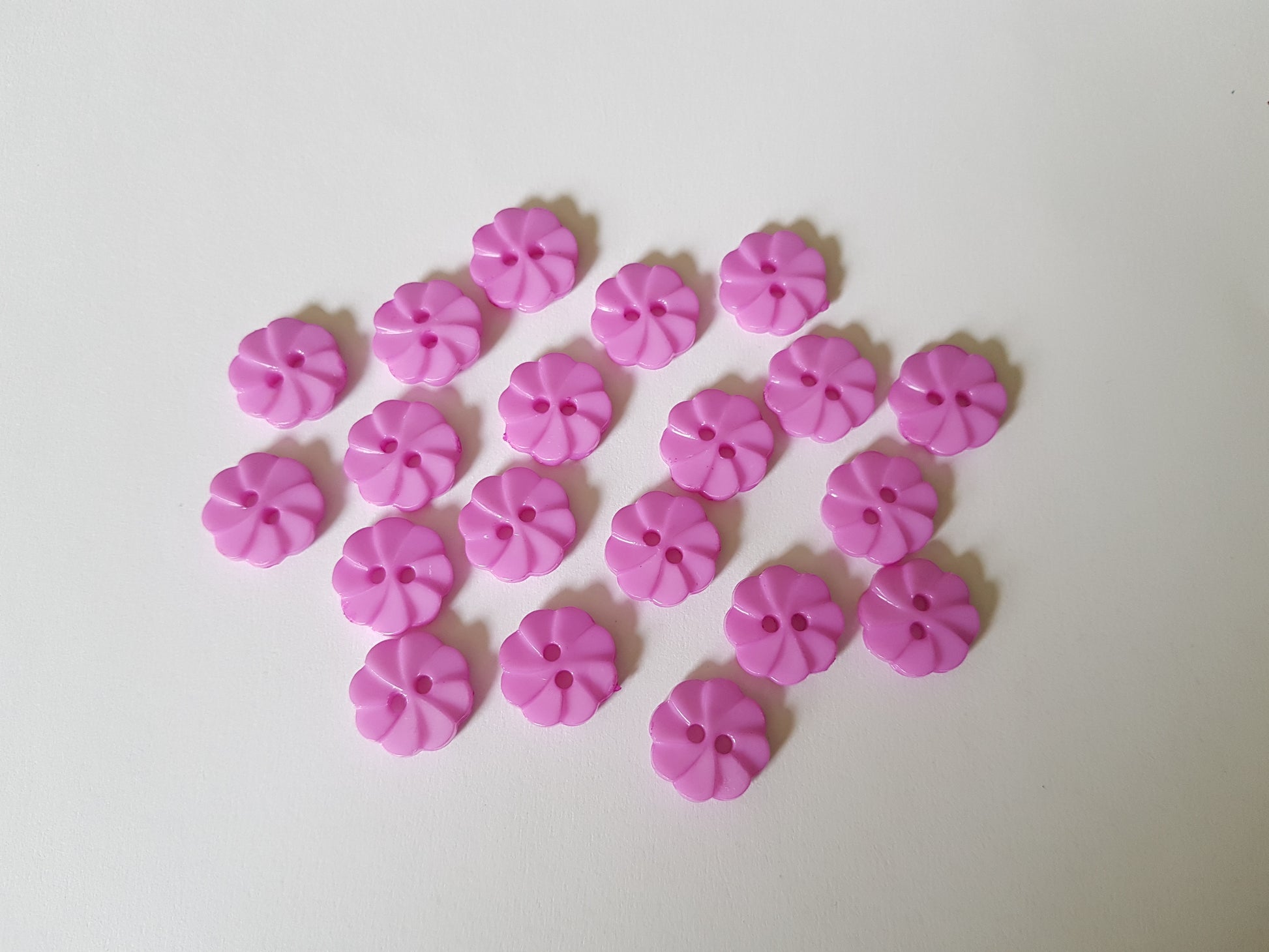 14mm acrylic flower buttons - purple 