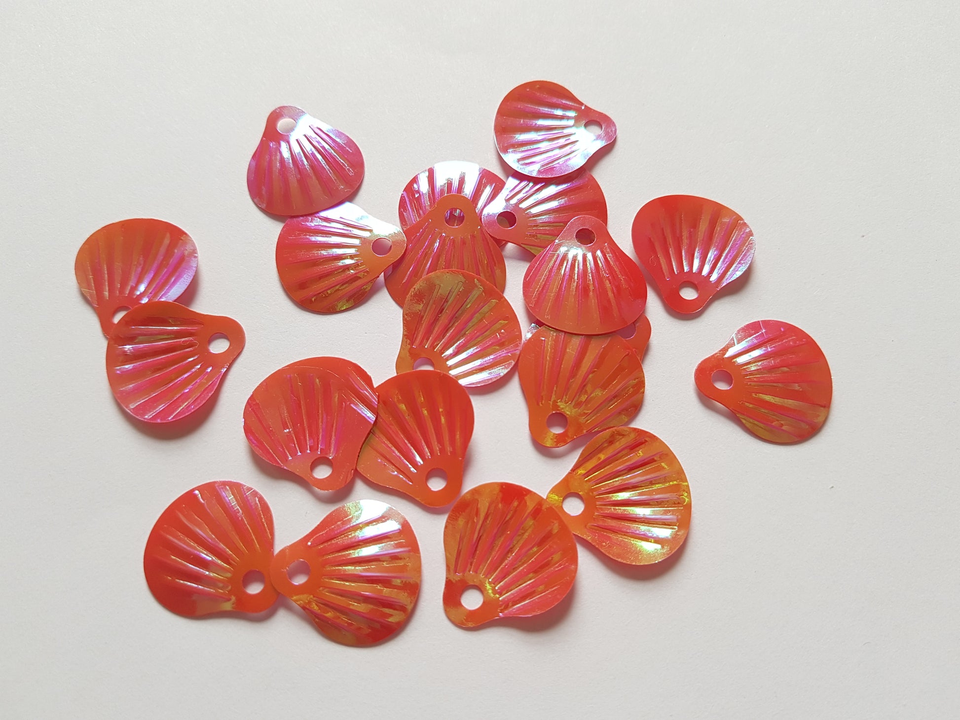 19mm seashell sequins - red