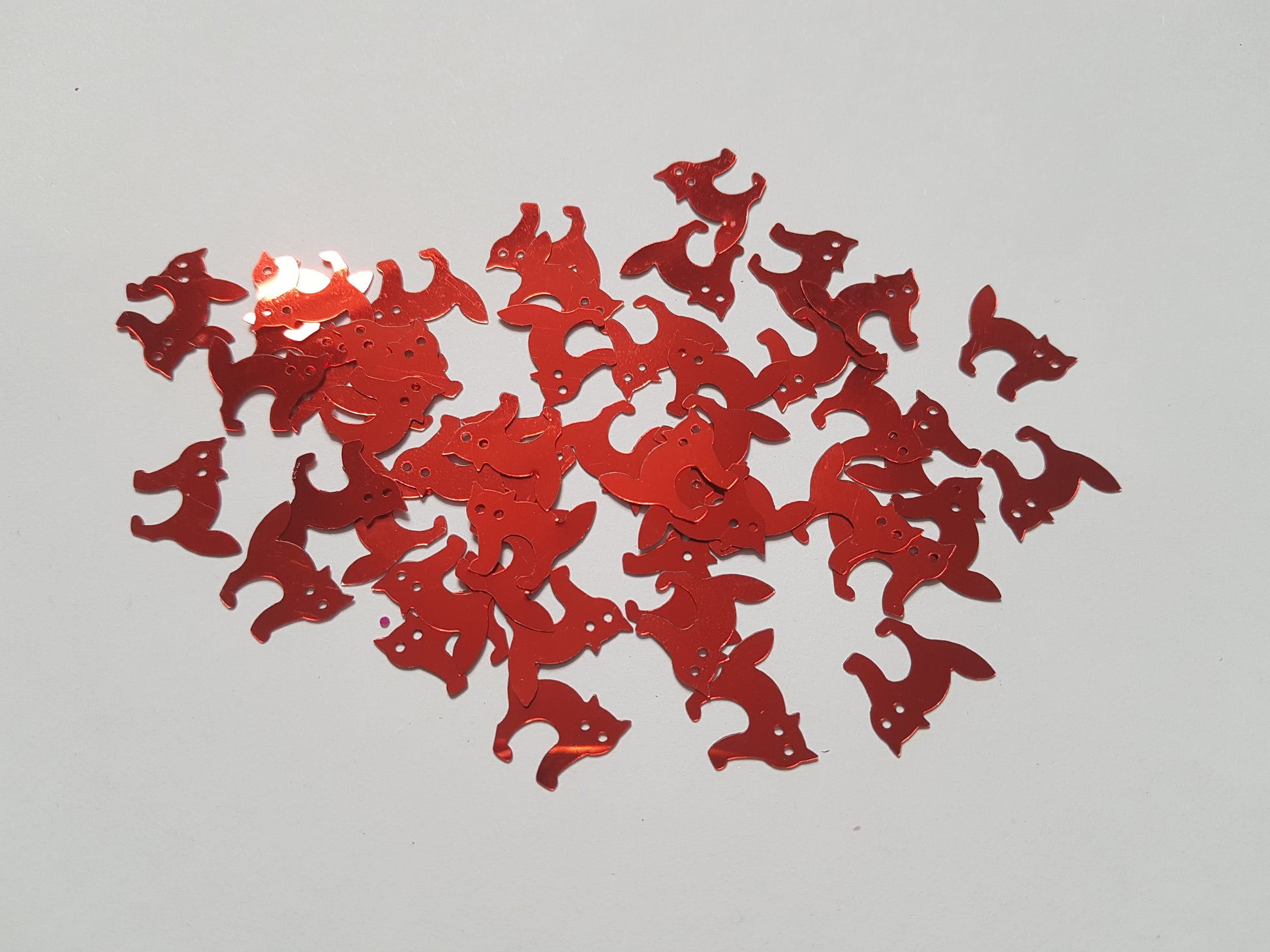 16mm cat sequins - red