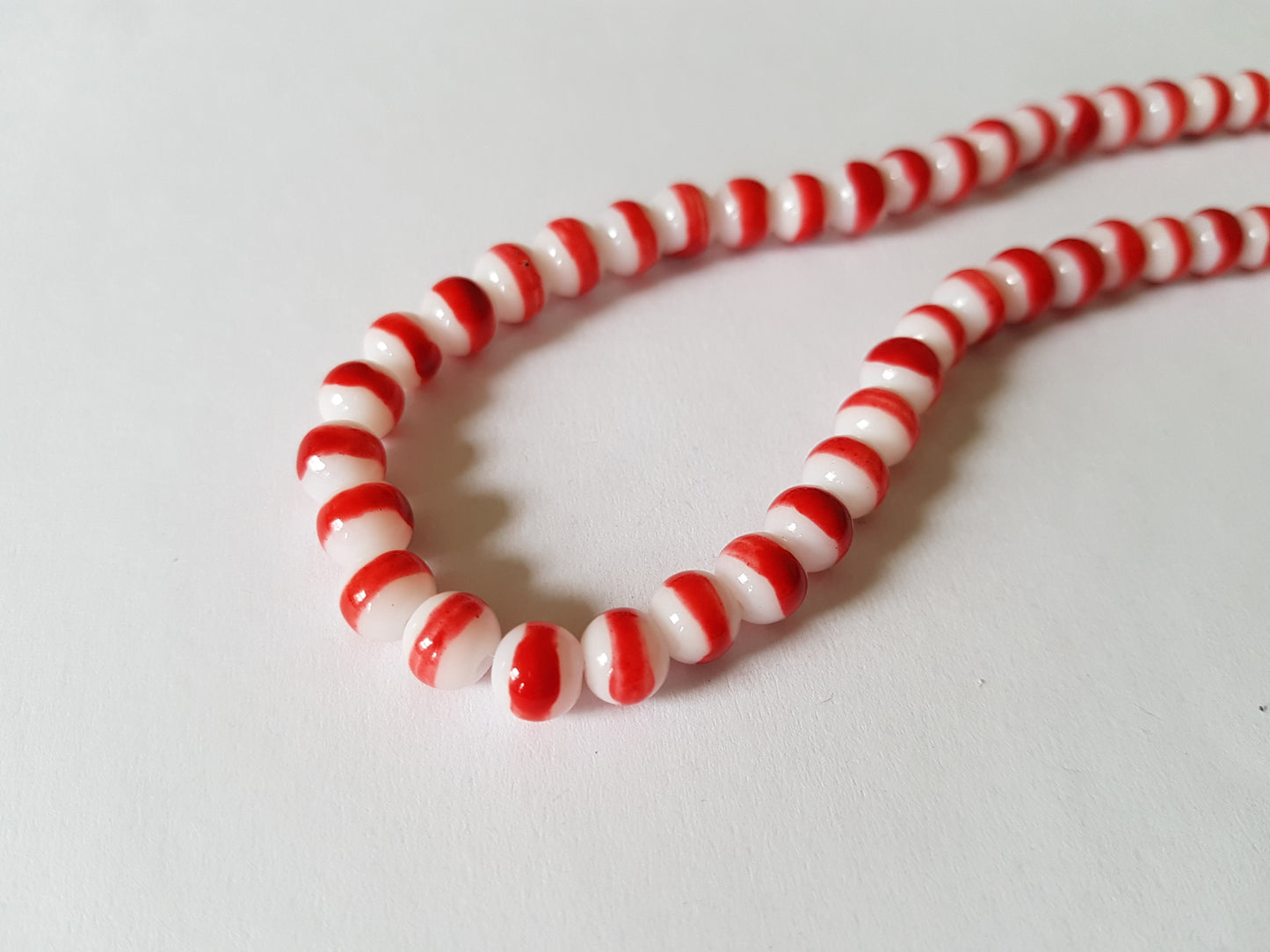 striped glass drawbench beads - red