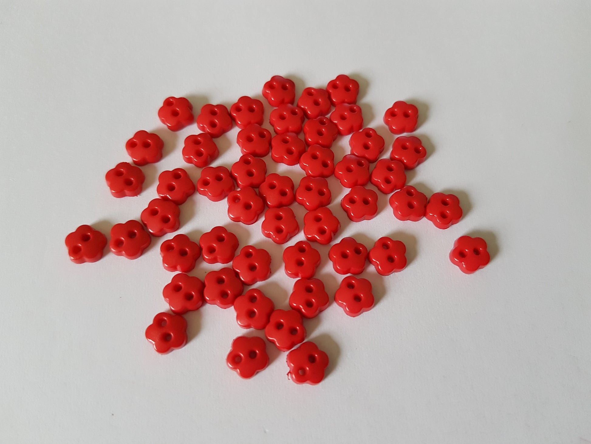 6mm flower buttons - red