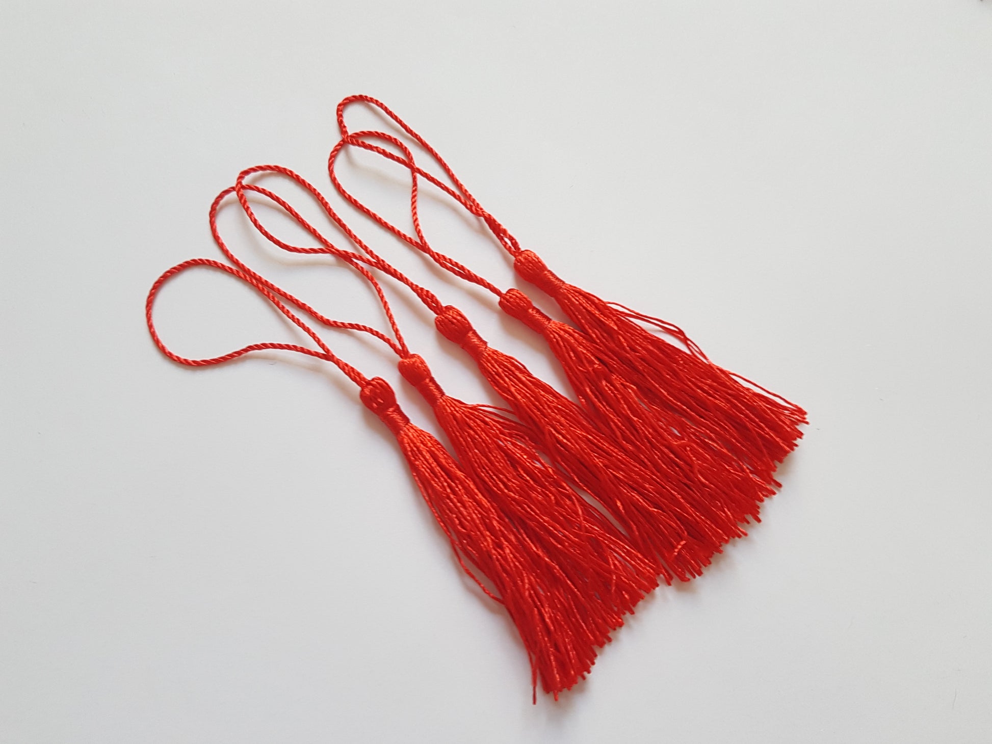 13.5cm tassels - red 