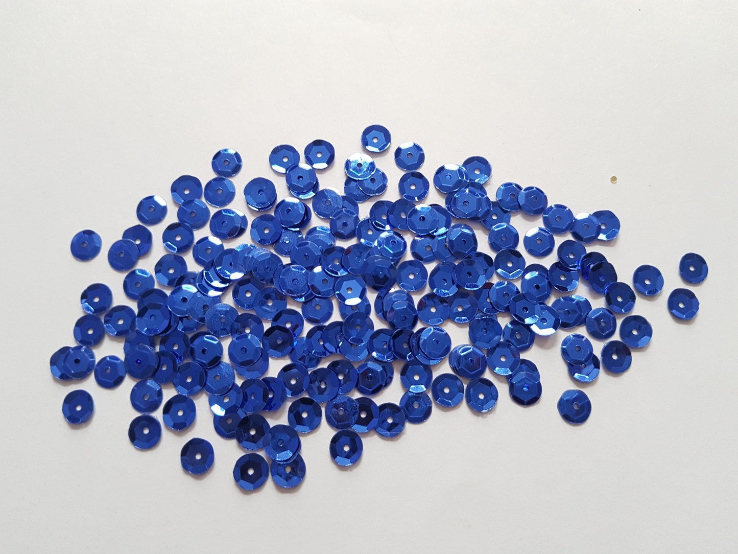 7mm cupped round sequins - royal blue