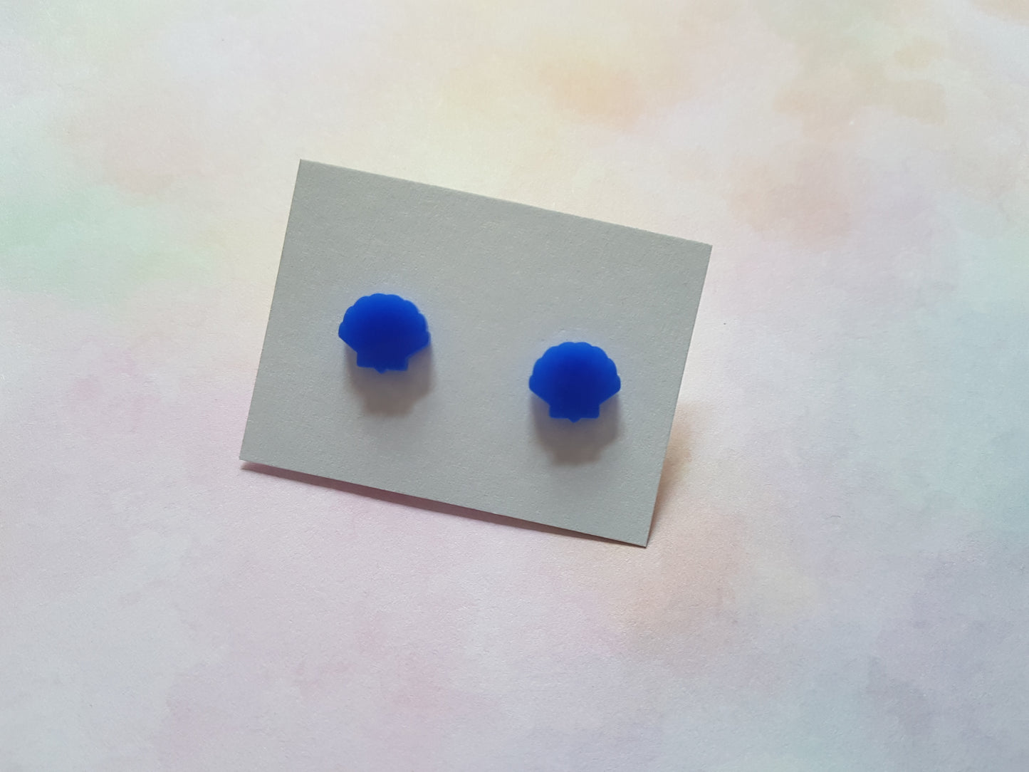 seashell stud earrings - royal blue 