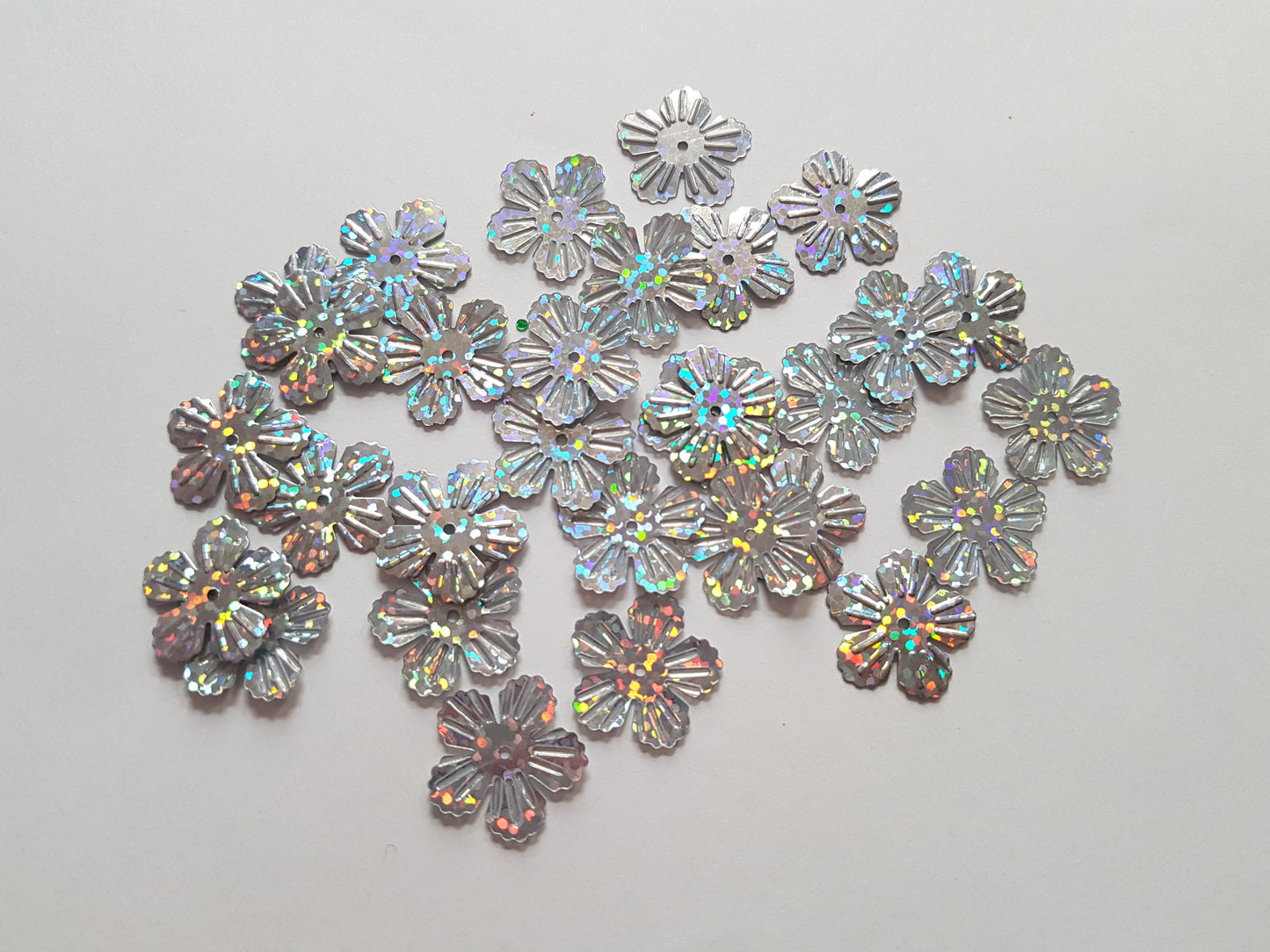 19mm holographic flower sequins - silver 