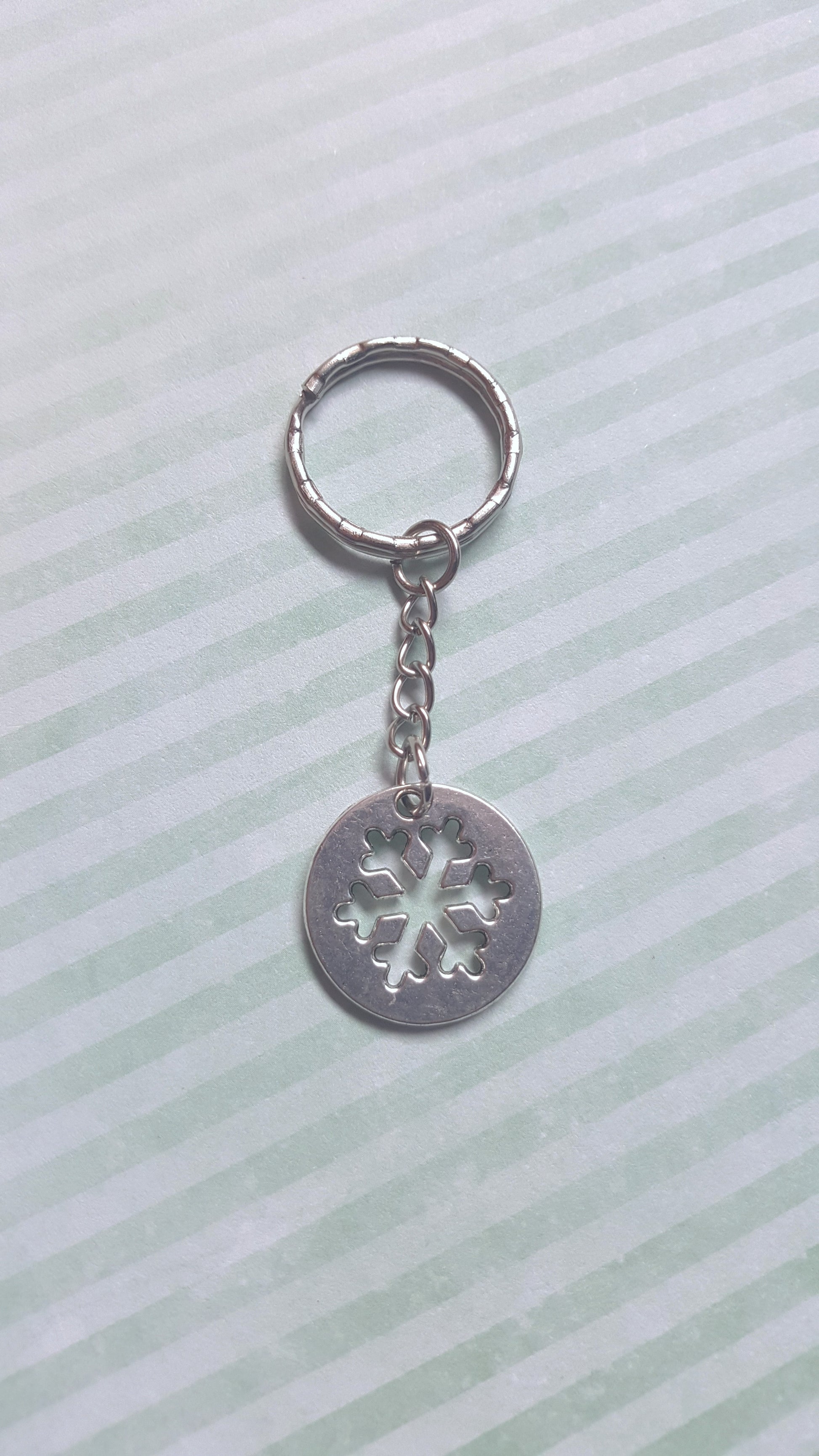 snowflake disc keyring