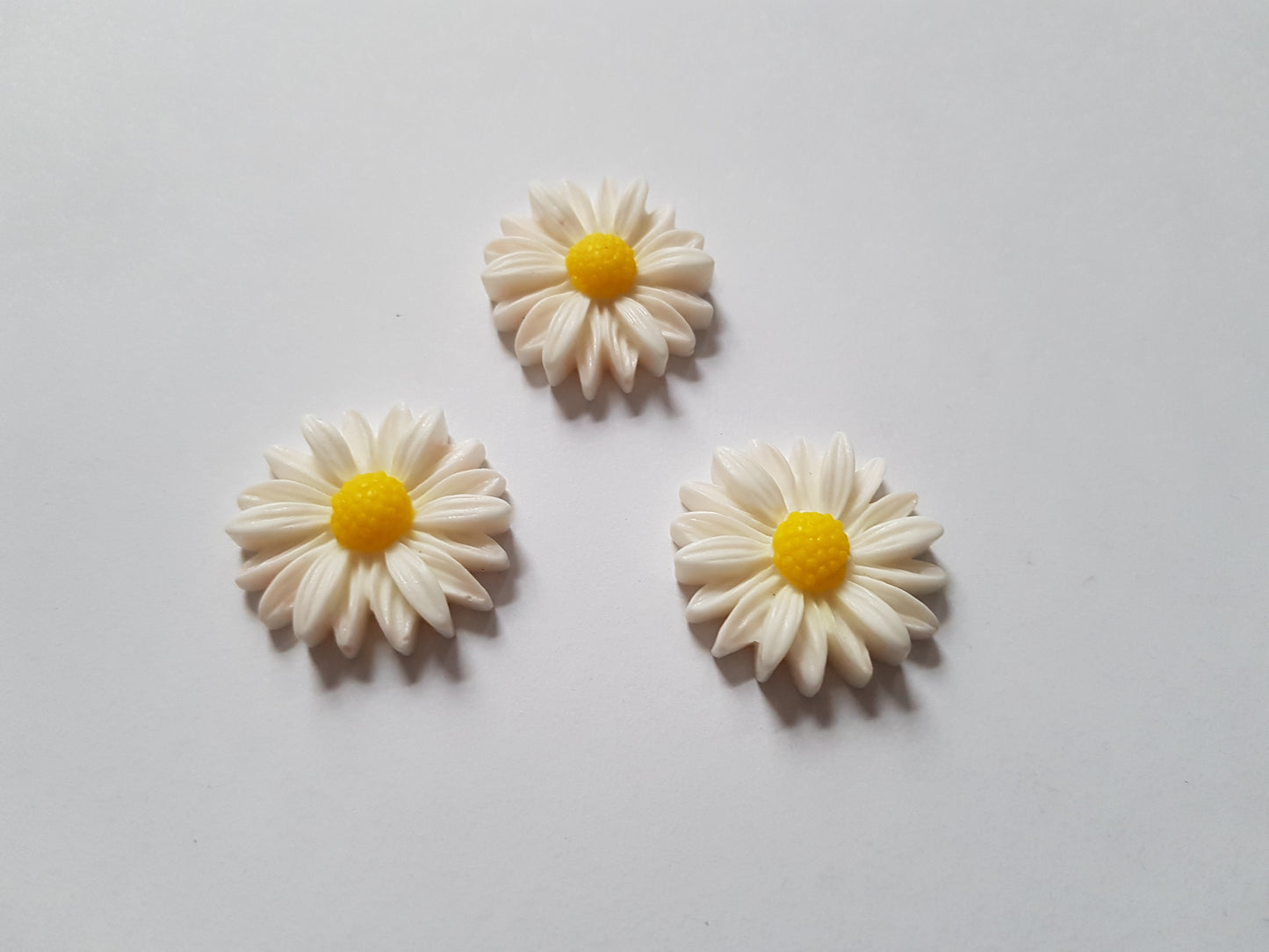 daisy flower flatbacks - white