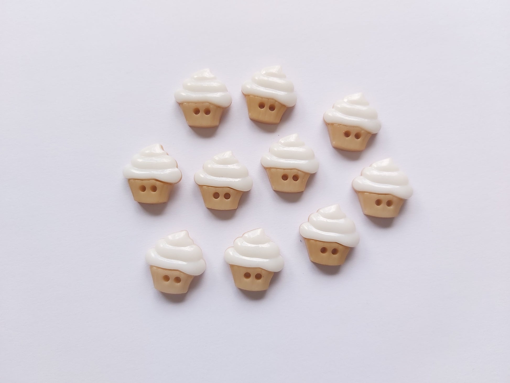 16mm 2-hole acrylic cupcake buttons - white