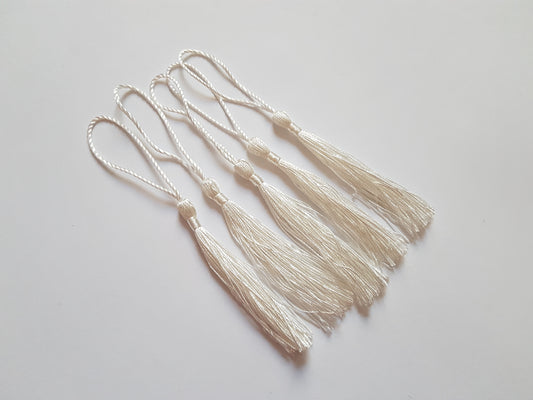 13.5cm tassels - white