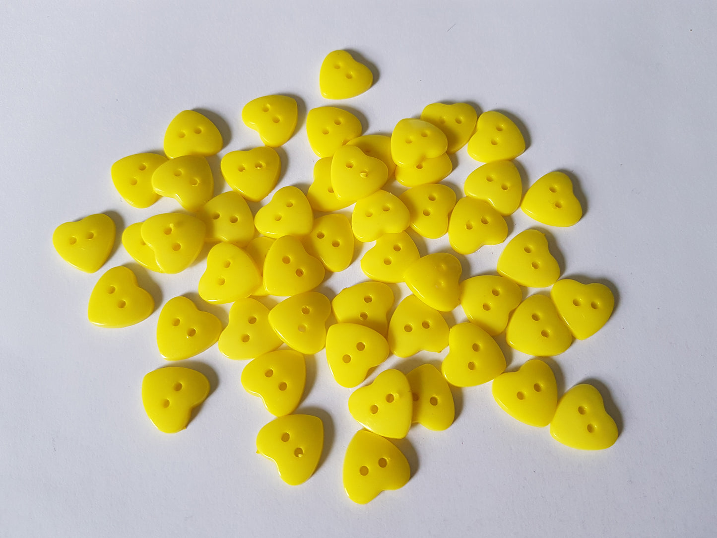 14mm acrylic heart buttons - yellow