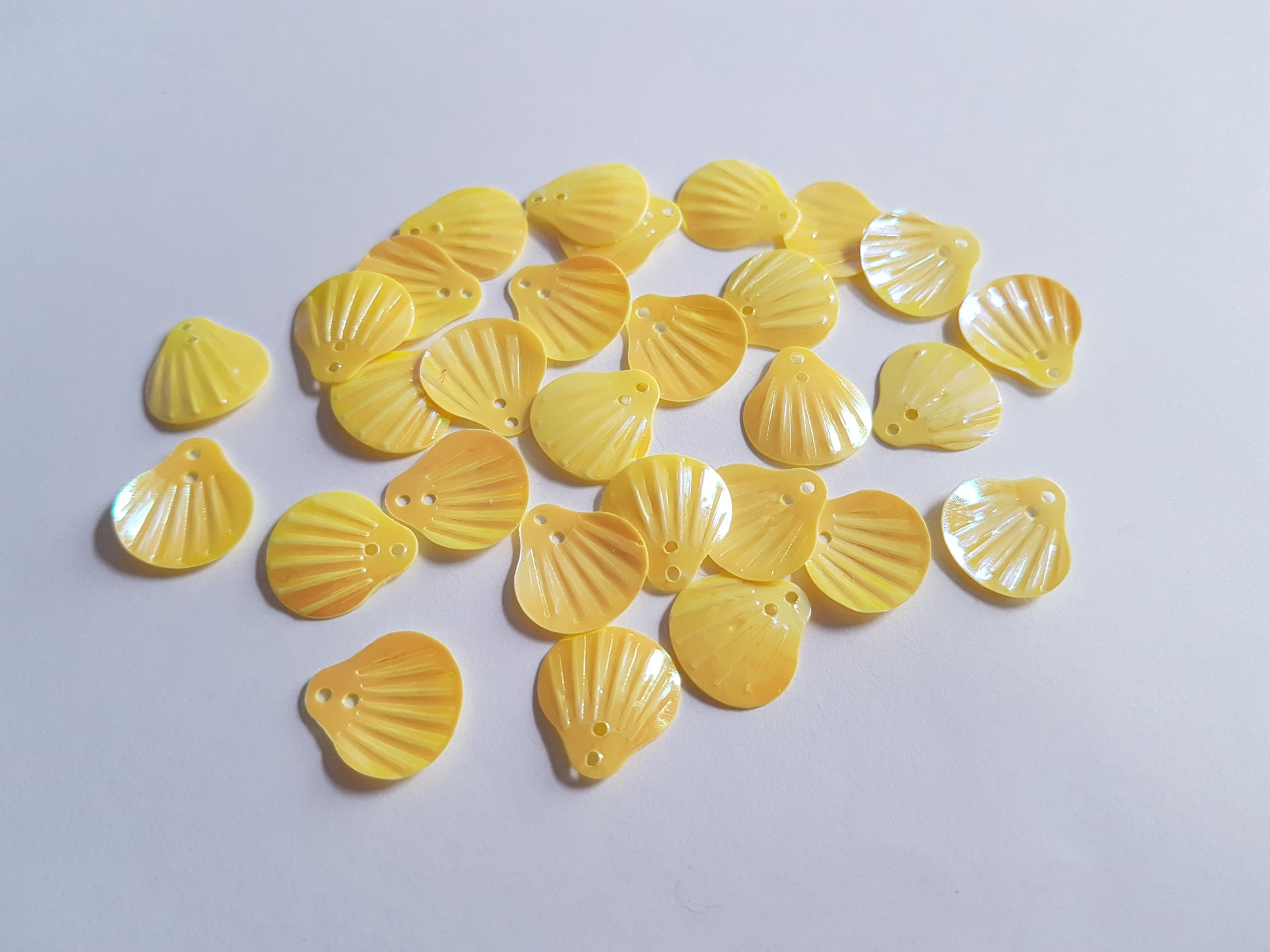 14mm AB seashell sequins - yellow