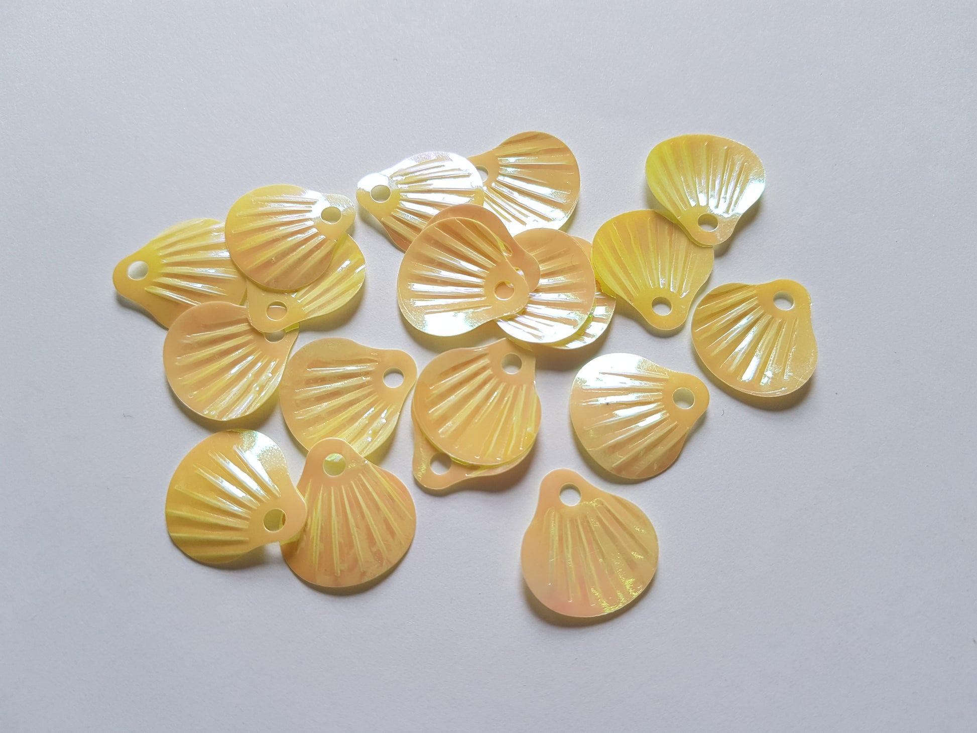 19mm AB seashell sequins - yellow