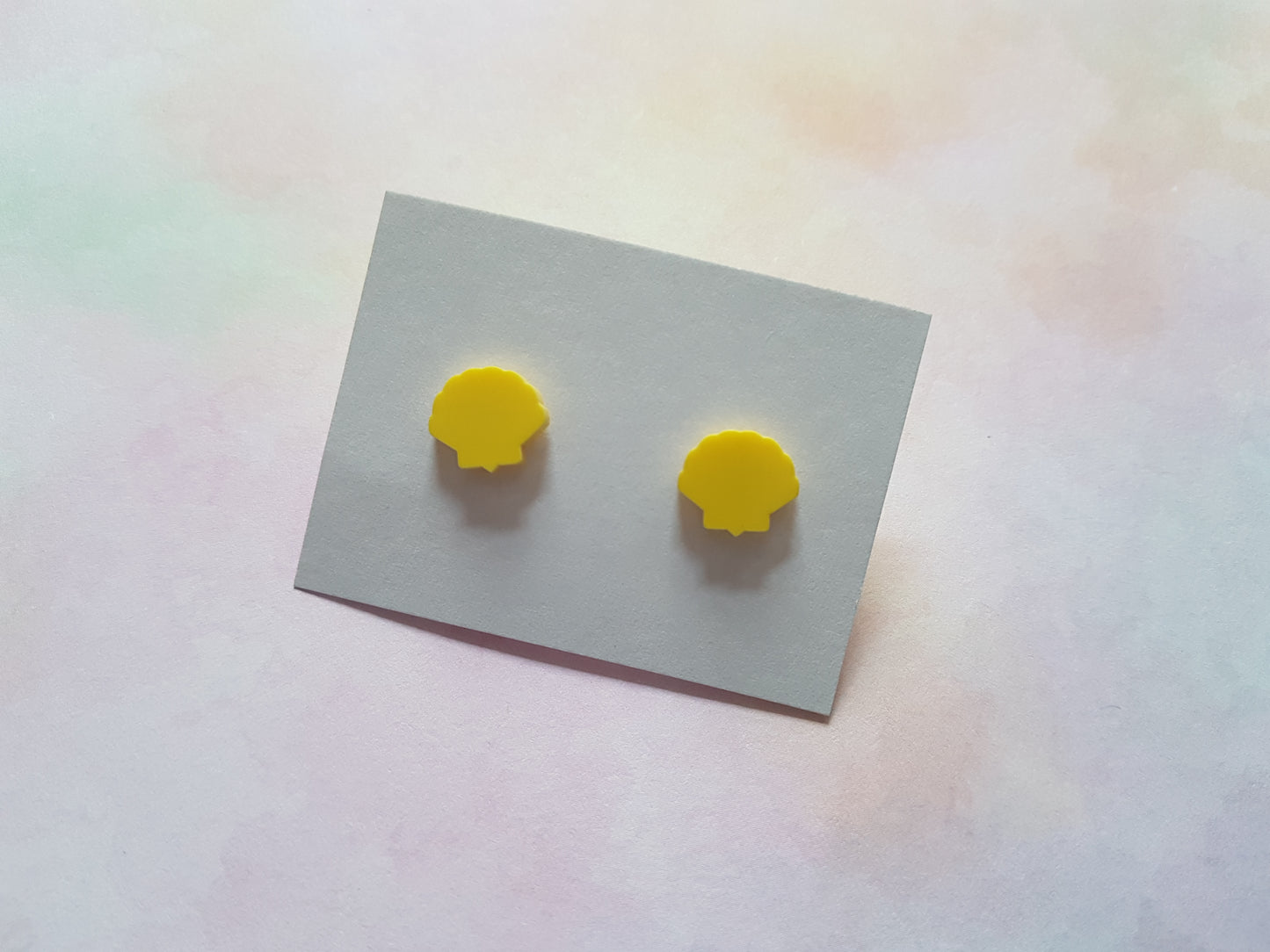 seashell stud earrings - yellow